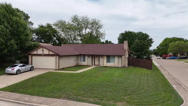 2838 Padre Lane, Grand Prairie, TX 75052