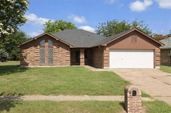 6206 Aires Drive, Arlington, TX 76001