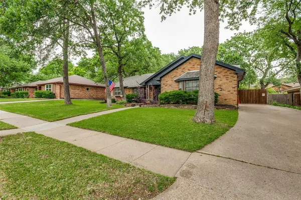 2228 Mountainview Drive, Hurst, TX 76054