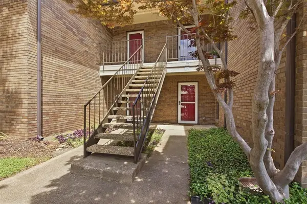 2505 Wedglea Drive #114, Dallas, TX 75211