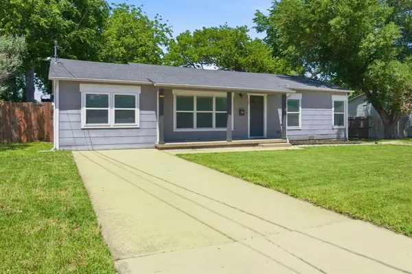 105 Anderson Street, Burleson, TX 76028