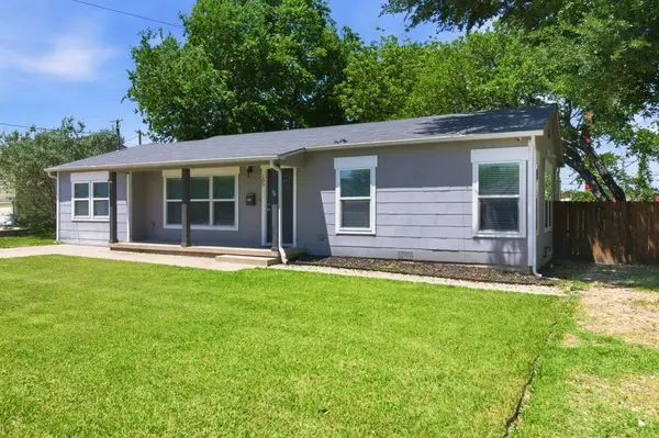 105 Anderson Street, Burleson, TX 76028