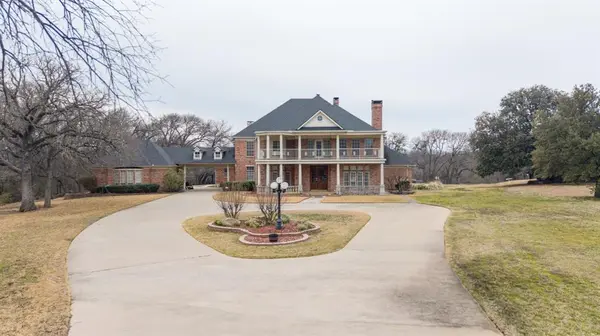 207 Oakridge Trail, Kennedale, TX 76060