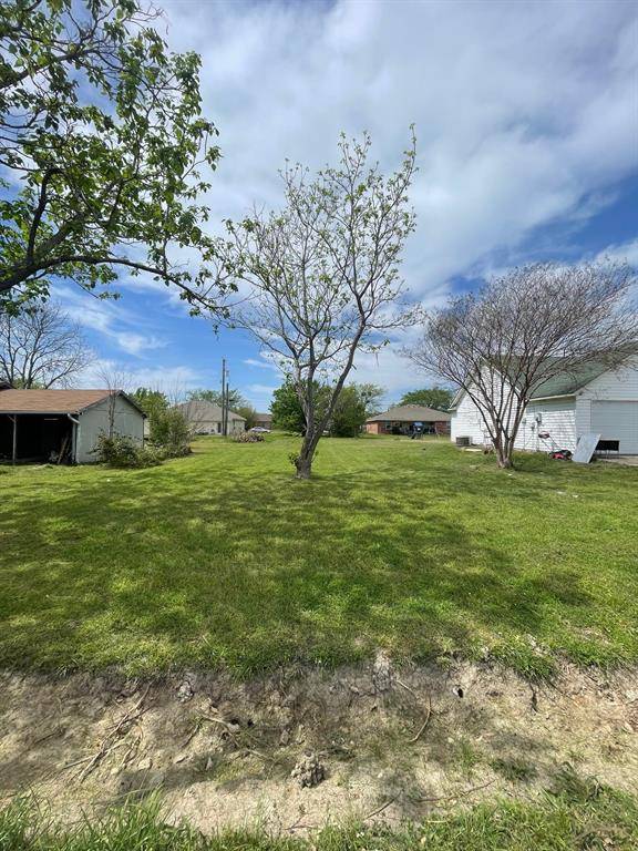 215 Flying Bridge Road, Gun Barrel City, TX 75156