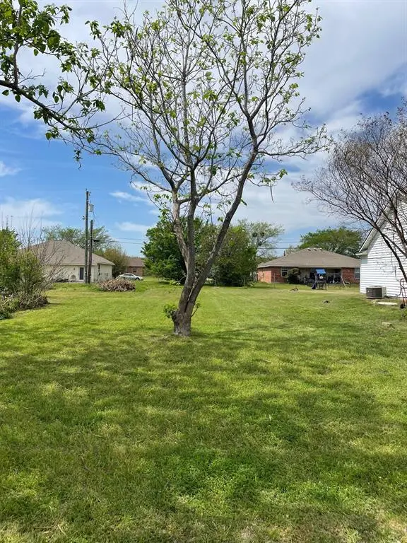 215 Flying Bridge Road, Gun Barrel City, TX 75156