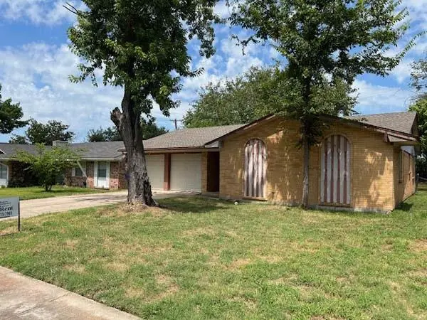 806 Phillips Drive, Ennis, TX 75119
