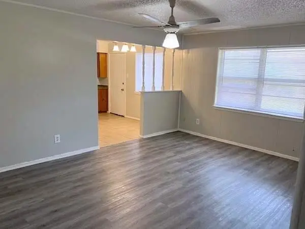 806 Phillips Drive, Ennis, TX 75119