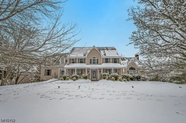 10 Red Robin Way, Raritan Twp., NJ 08822