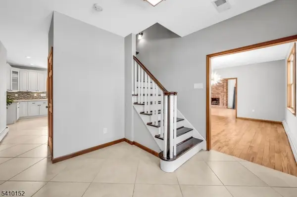 10 Red Robin Way, Raritan Twp., NJ 08822