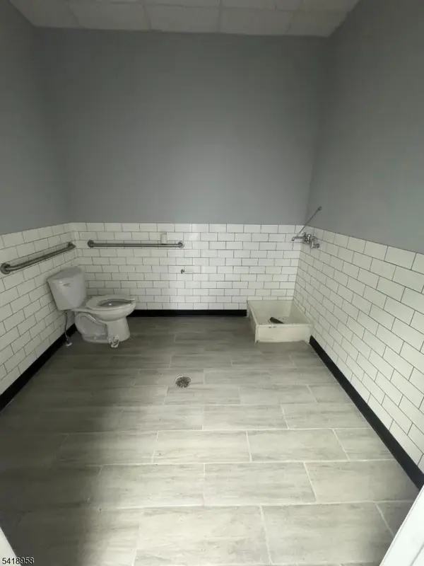 81 Tremont Ave, Newark City, NJ 07106