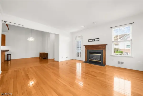 22 Samson Dr, Raritan Twp., NJ 08822