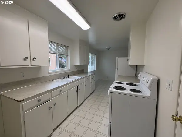 210 SUNNYSIDE DR, Eugene, OR 97404