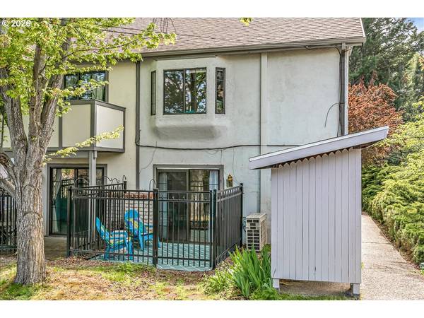 495 CHESTNUT ST #16, Ashland, OR 97520