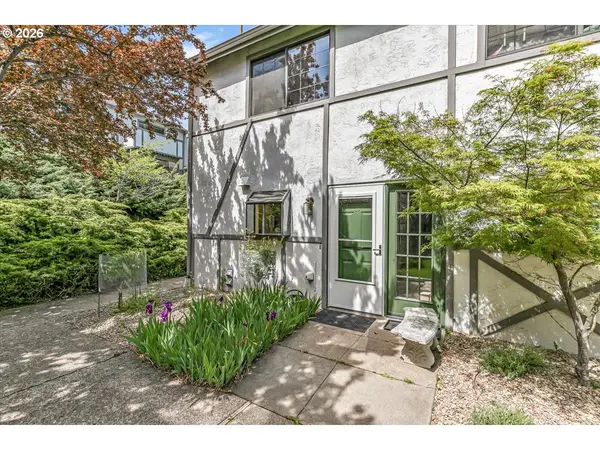 495 CHESTNUT ST #16, Ashland, OR 97520