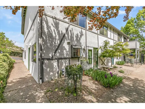 495 CHESTNUT ST #16, Ashland, OR 97520