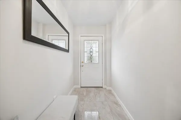 50 Spraggins LN, Ajax, ON L1T 4H2