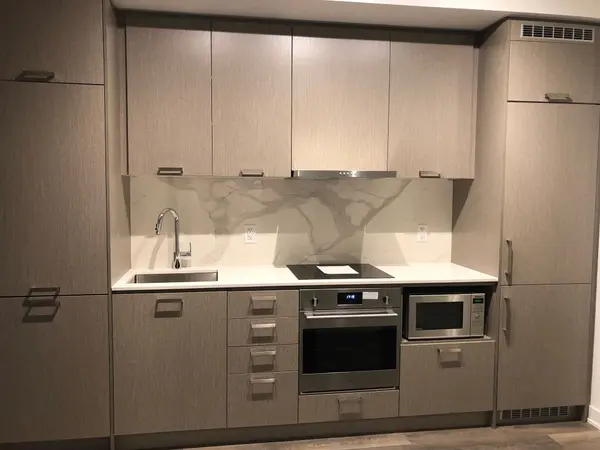 10 Honeycrisp CRES #815, Vaughan, ON L4K 0M7