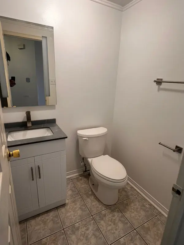 641 Walpole CRES #Main & 2nd, Newmarket, ON L3X 2B6