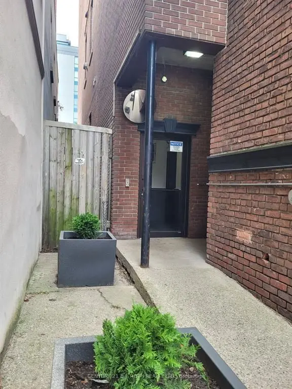 19 Dunlop ST W #205, Barrie, ON L4N 1A1