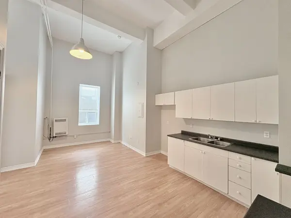 19 Dunlop ST W #205, Barrie, ON L4N 1A1