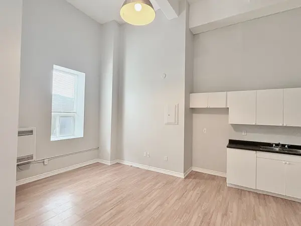 19 Dunlop ST W #205, Barrie, ON L4N 1A1