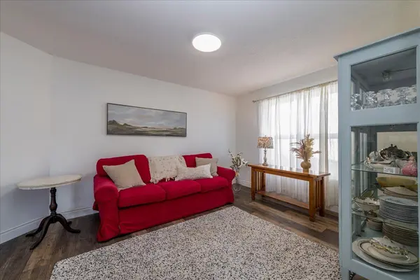 83 Violet ST, Barrie, ON L4N 9N3