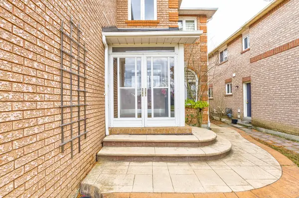 1466 Willowvale GDNS, Mississauga, ON L5V 1T7