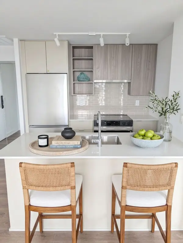 2075 Lakeshore RD #801, Burlington, ON L7R 0H3