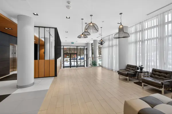 1 Neighbourhood LN #401, Toronto W07, ON M8Y 0C2