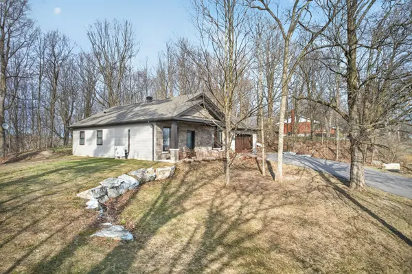 19 Pallen RD, Horton, ON K7V 3Z8