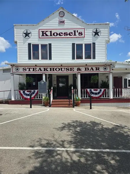 101 E Moore Avenue, Moulton, TX 77975