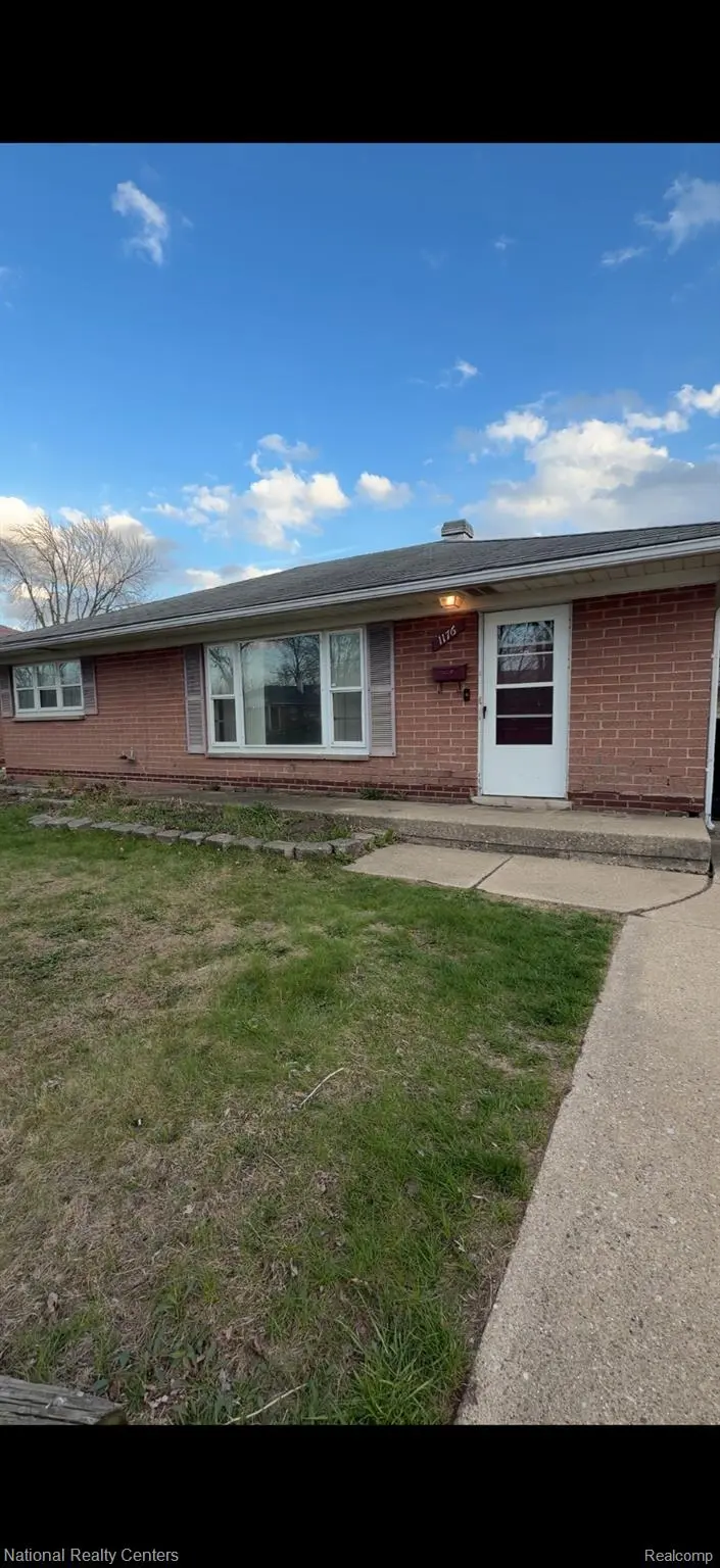 1176 E Kalama AVE, Madison Heights, MI 48071