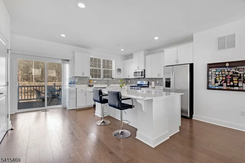 14 Coogan Ct, Morris Plains Boro, NJ 07950