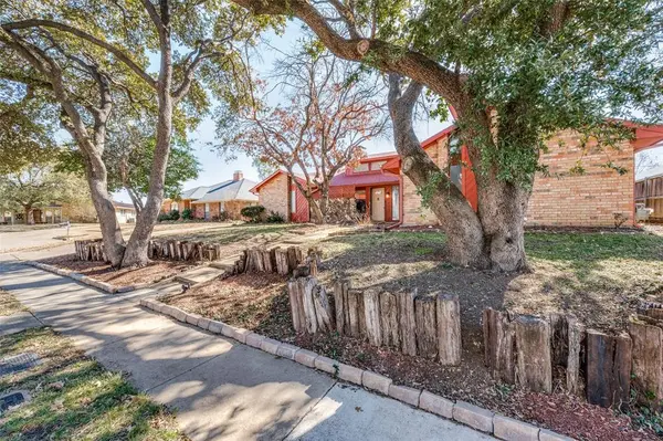 3808 E Runge Court E, Irving, TX 75038