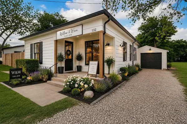 132 W King Street, Burleson, TX 76028