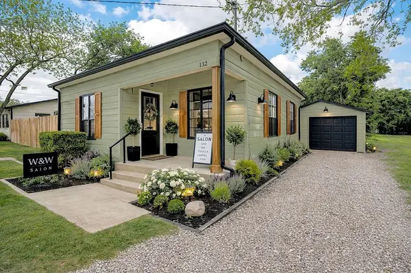 132 W King Street, Burleson, TX 76028