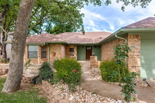 233 Billy Creek Drive, Hurst, TX 76053