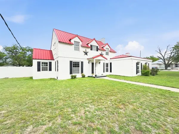 609 E Main Street, Hamilton, TX 76531