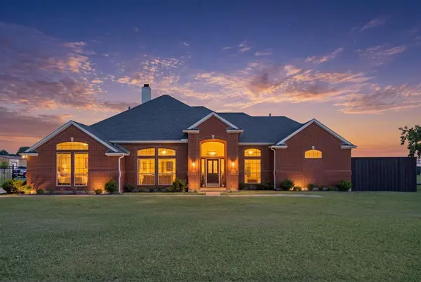 10913 Richard Circle, Forney, TX 75126