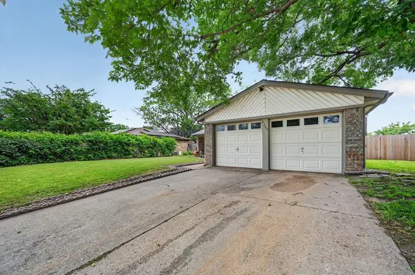 6304 Cascade Circle, Watauga, TX 76148