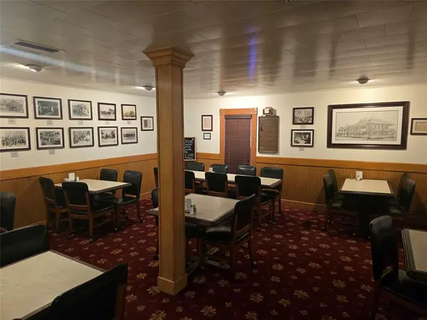 101 E Moore Avenue, Moulton, TX 77975