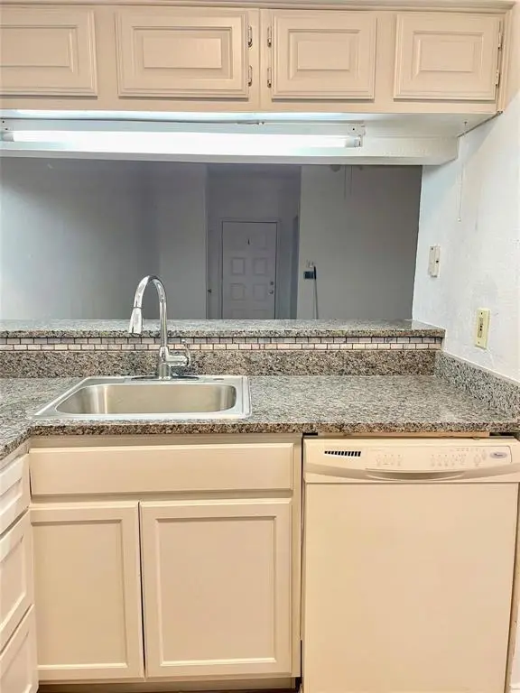 8545 Midpark Road #11, Dallas, TX 75240