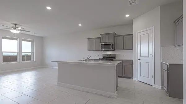 9736 MCCLANE FARM Drive, Fort Worth, TX 76036