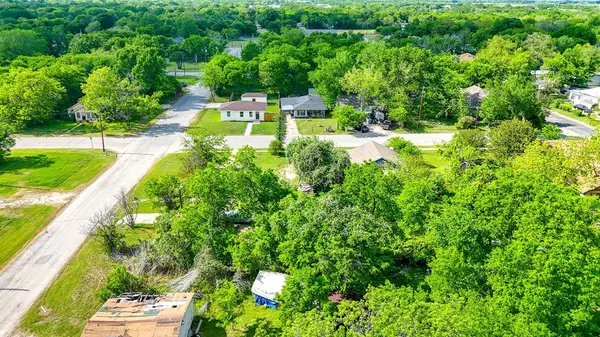 1005 E 6th Avenue, Corsicana, TX 75110