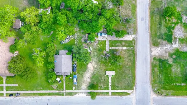 1005 E 6th Avenue, Corsicana, TX 75110