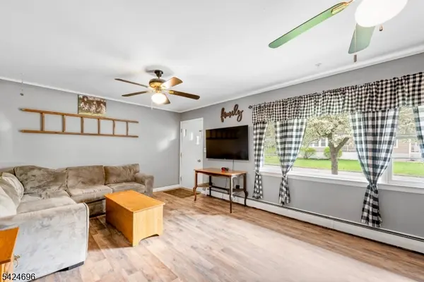 13 New St, Stanhope Boro, NJ 07874