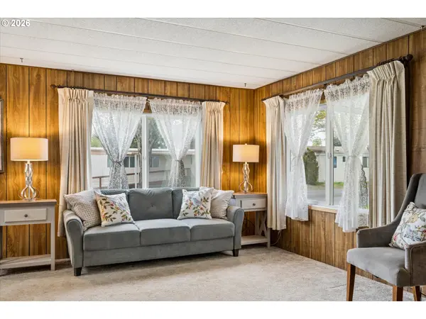 1400 CANDLELIGHT DR #200, Eugene, OR 97402