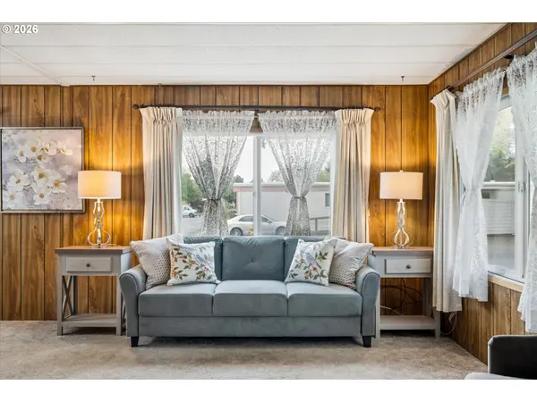 1400 CANDLELIGHT DR #200, Eugene, OR 97402