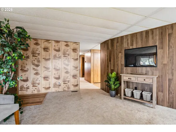 1400 CANDLELIGHT DR #200, Eugene, OR 97402