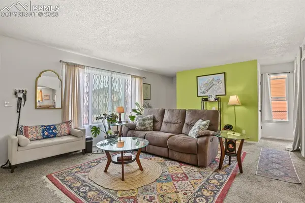 1925 Swearinger DR, Colorado Springs, CO 80906